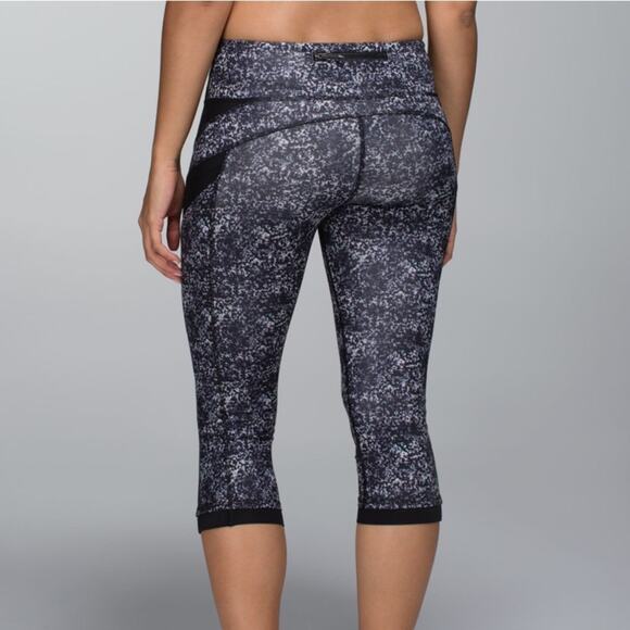 Lululemon Illumina Crop In Rocky Road Sand Dune Ground/Black Size 8 Athletic Gym - Picture 5 of 16